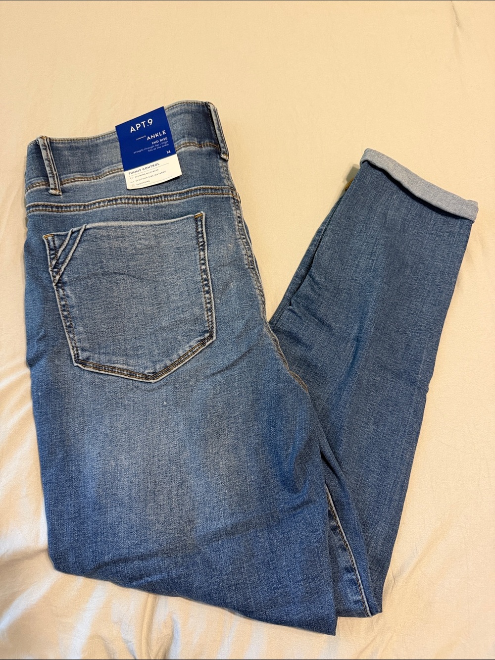 NWT Apt. 9 Cropped Ankle Jeans - Medium Blue Wash Size 14